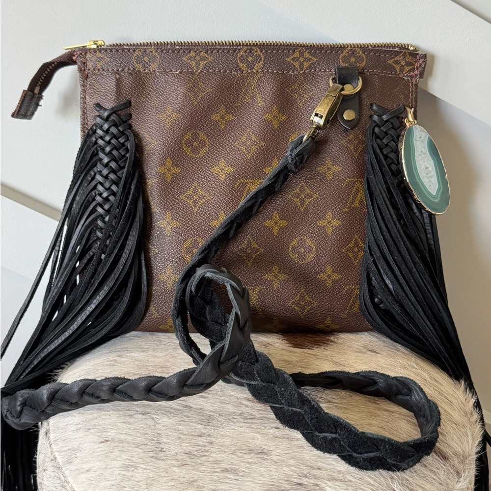 Vintage Boho Bags Brown Louis Vuitton Black Fringe Crossbody Bag NEW - Picture 2 of 8